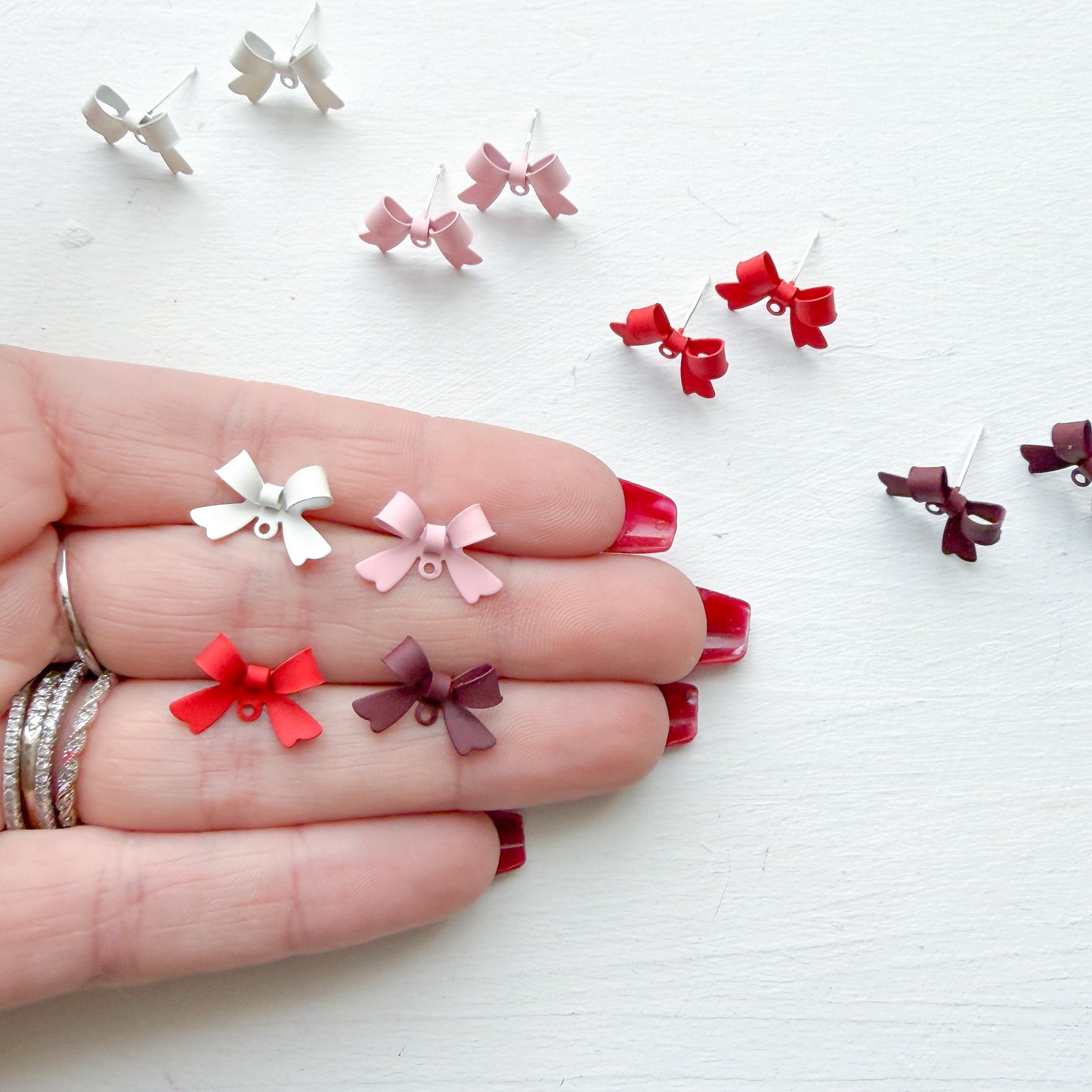 Bow Enamel Stud Finding- 10 PIECES - December 2025 Launch