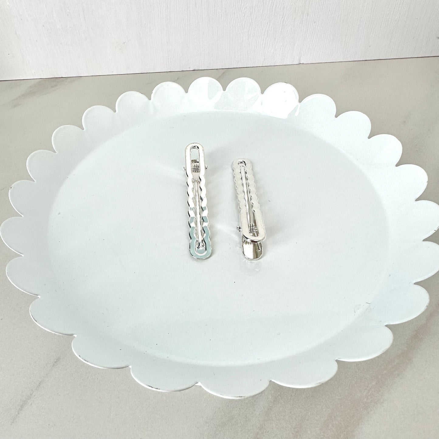 Thin Wavy Barrette (6 PIECES) - September 2023