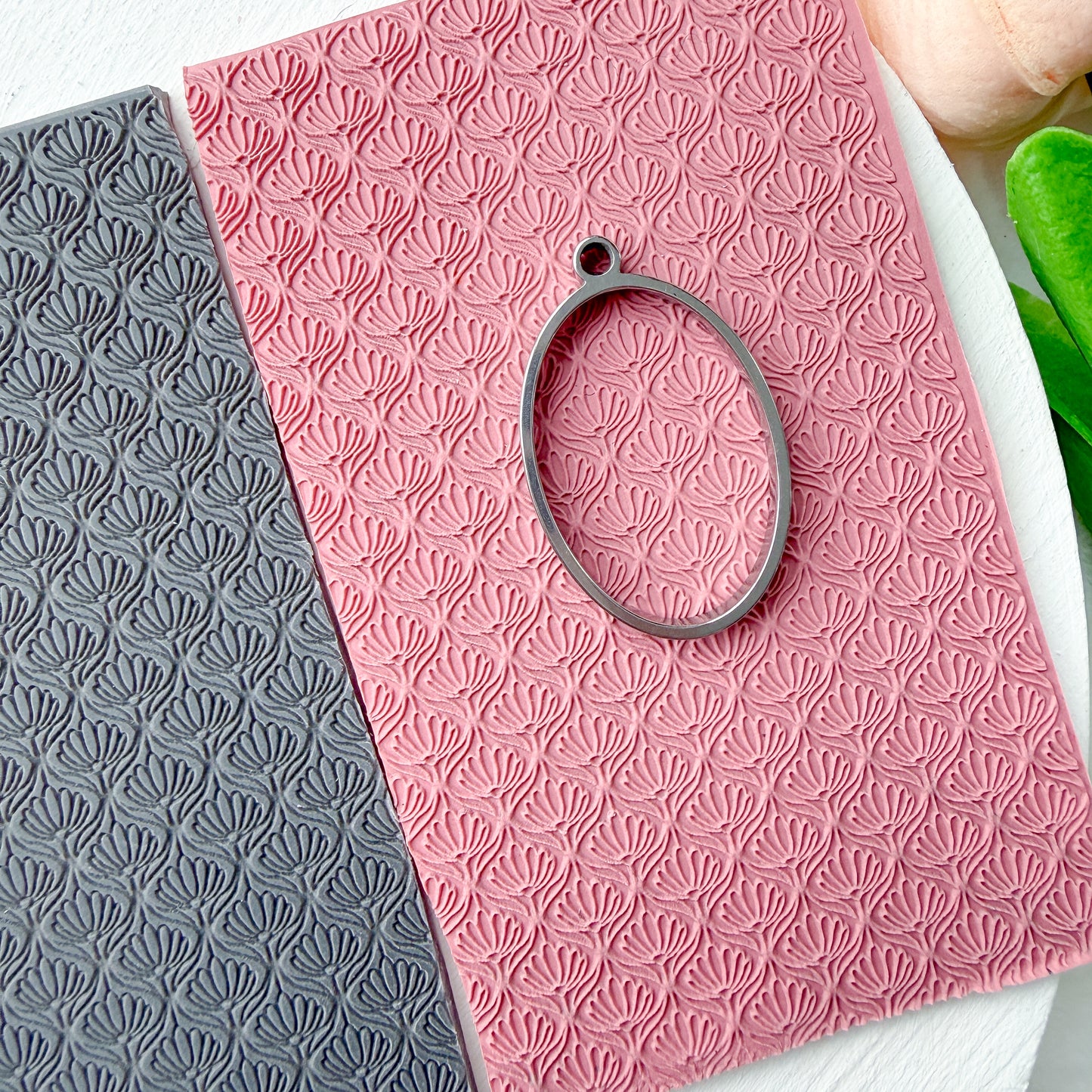 Pretty Fanned Petals Texture Mat - December 2025 Launch