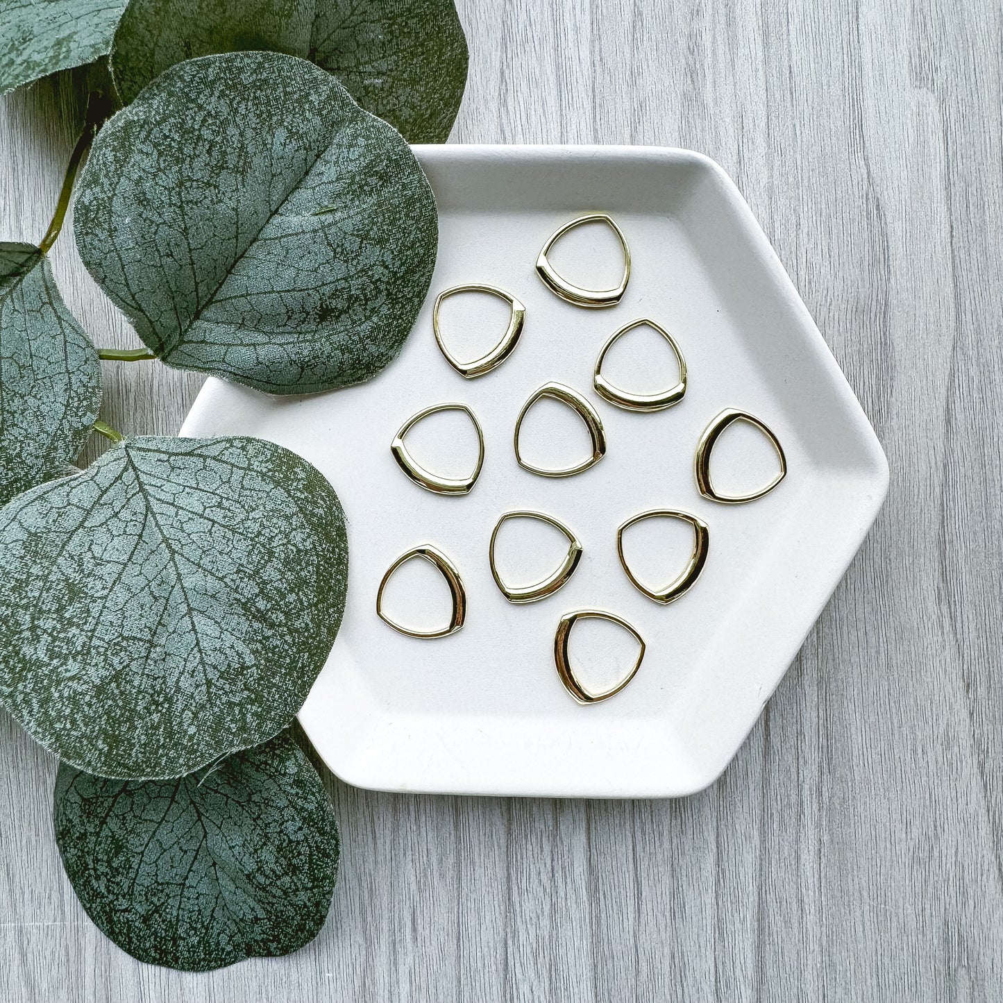 Round Thick Triangle - 10 PIECES