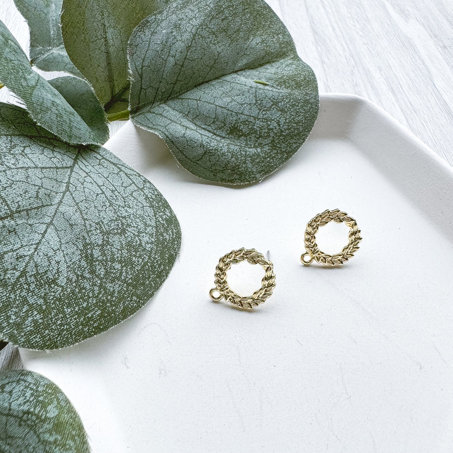 Wreath Stud Finding - 10 PIECES