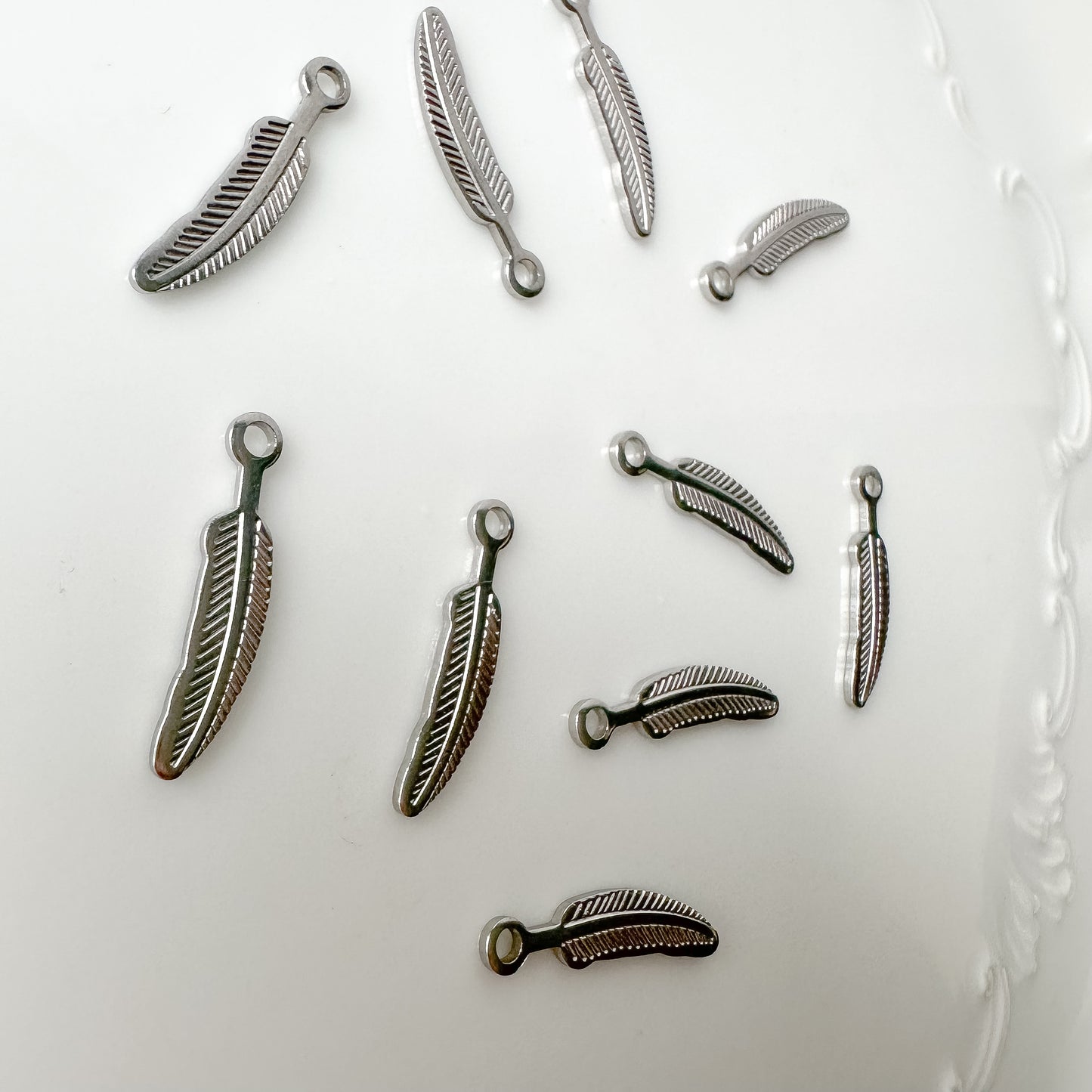 Feather Charm - 10 PIECES - December 2023