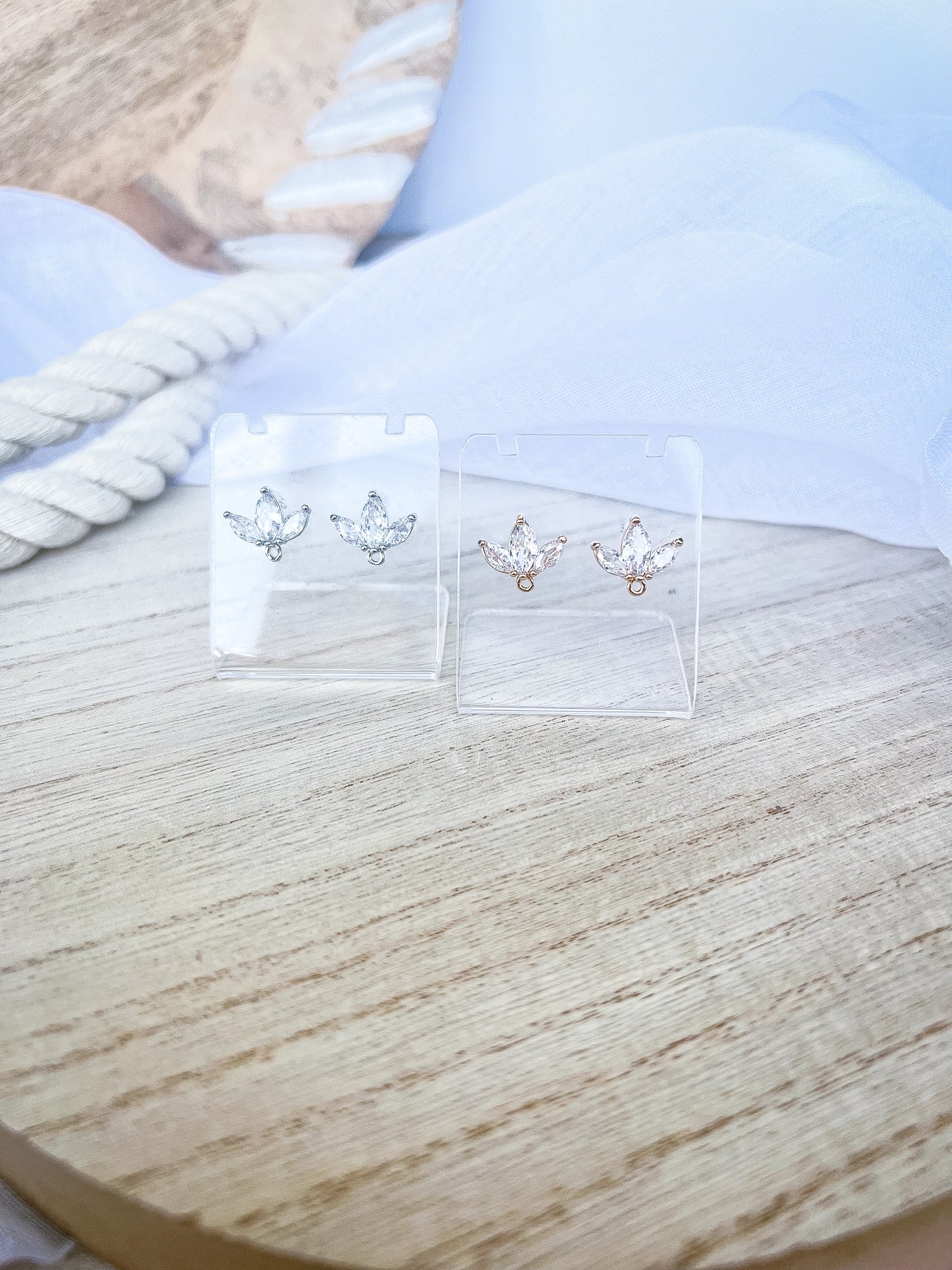 Tri-Leaf CZ Stud Finding - 10 PIECES - May Launch