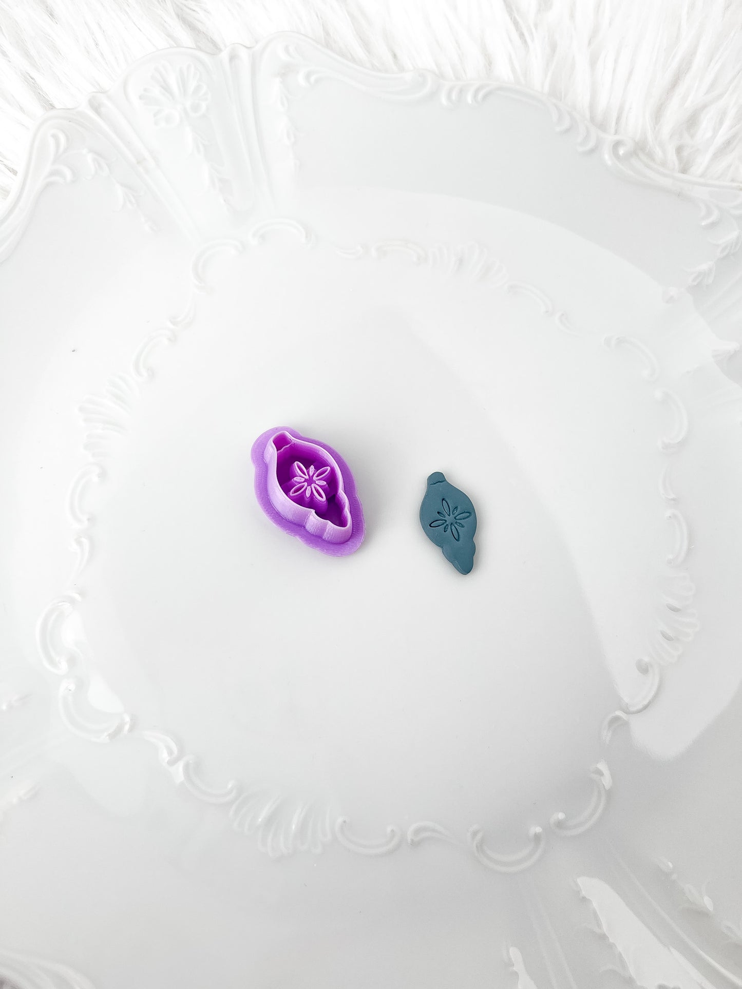 Bulb Imprint Clay Cutter - September 2023