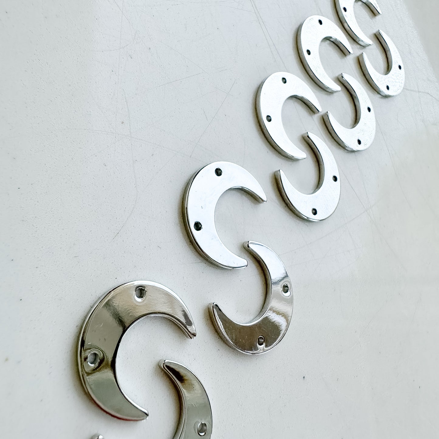 Vertical Crescent Connector - 10 PIECES - OCTOBER LAUNCH