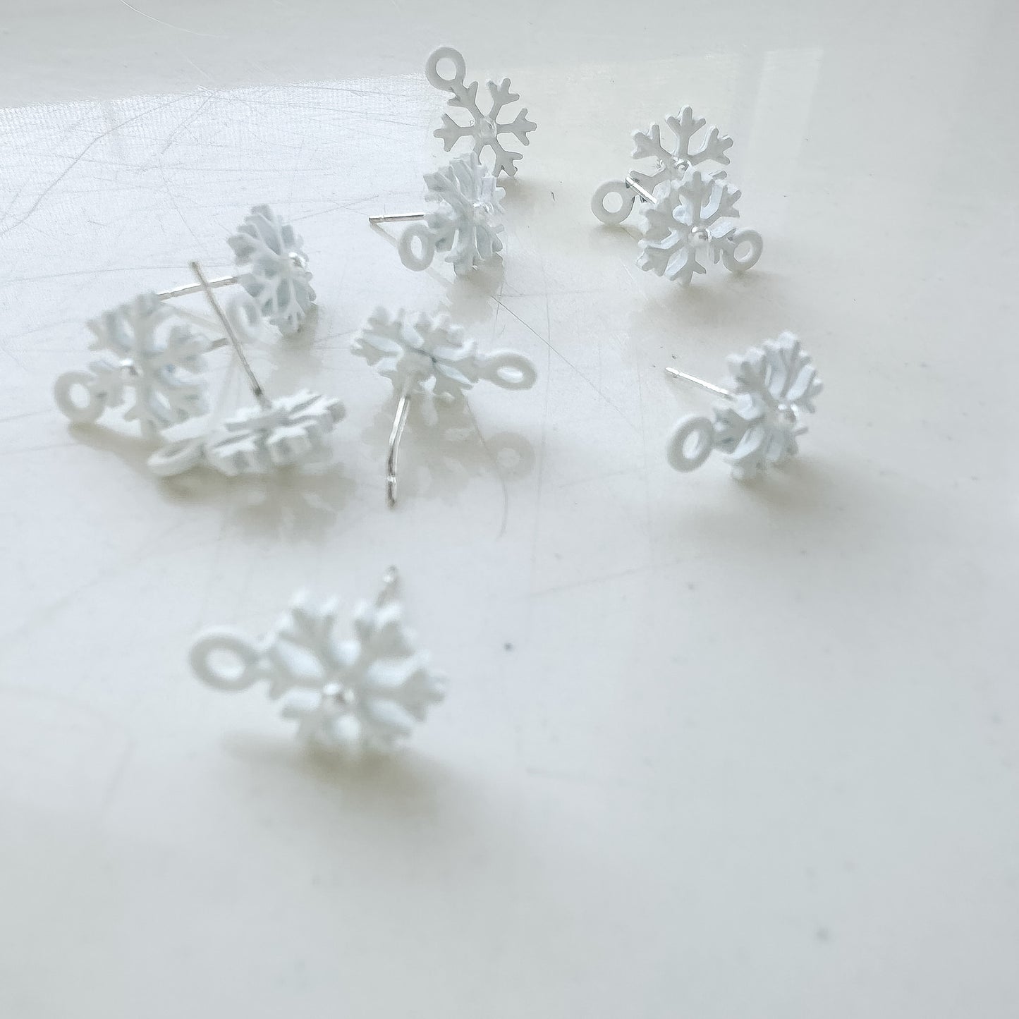 Snowflake Stud Finding - 10 PIECES - OCTOBER LAUNCH