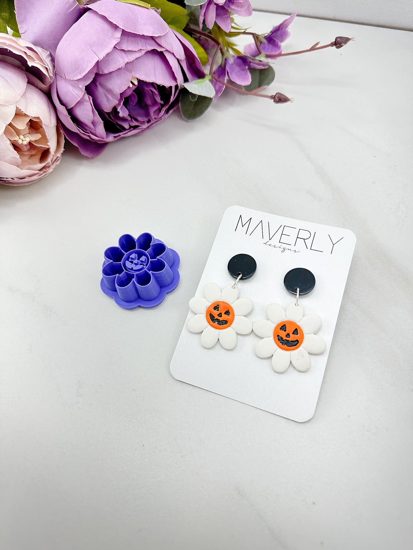 Pumpkin Daisy Clay Cutter - August Launch