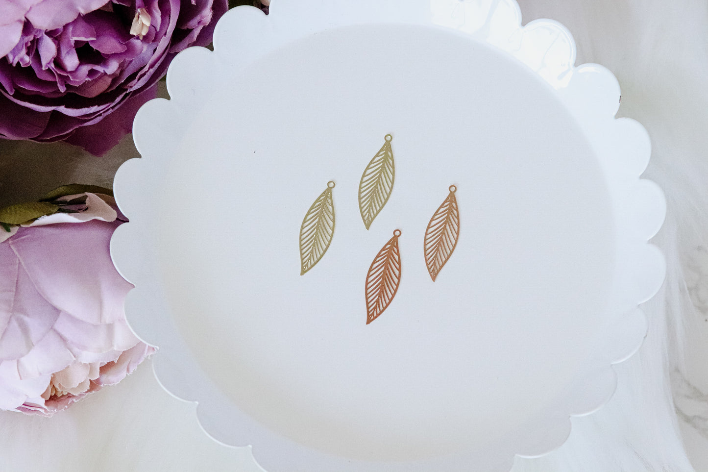 Slim Leaf Charm - 10 PIECES