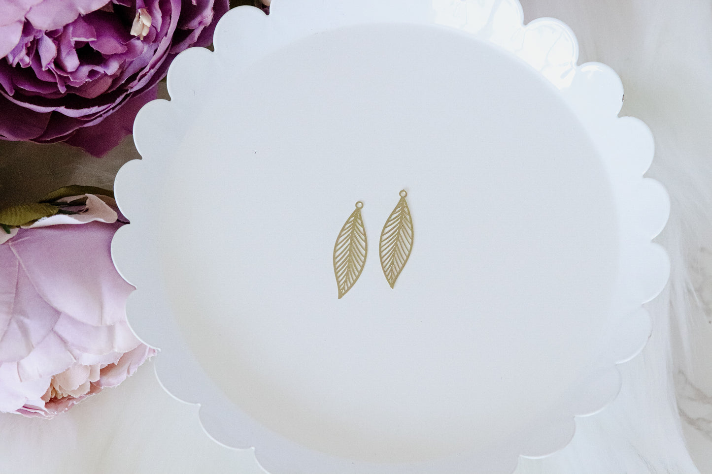 Slim Leaf Charm - 10 PIECES