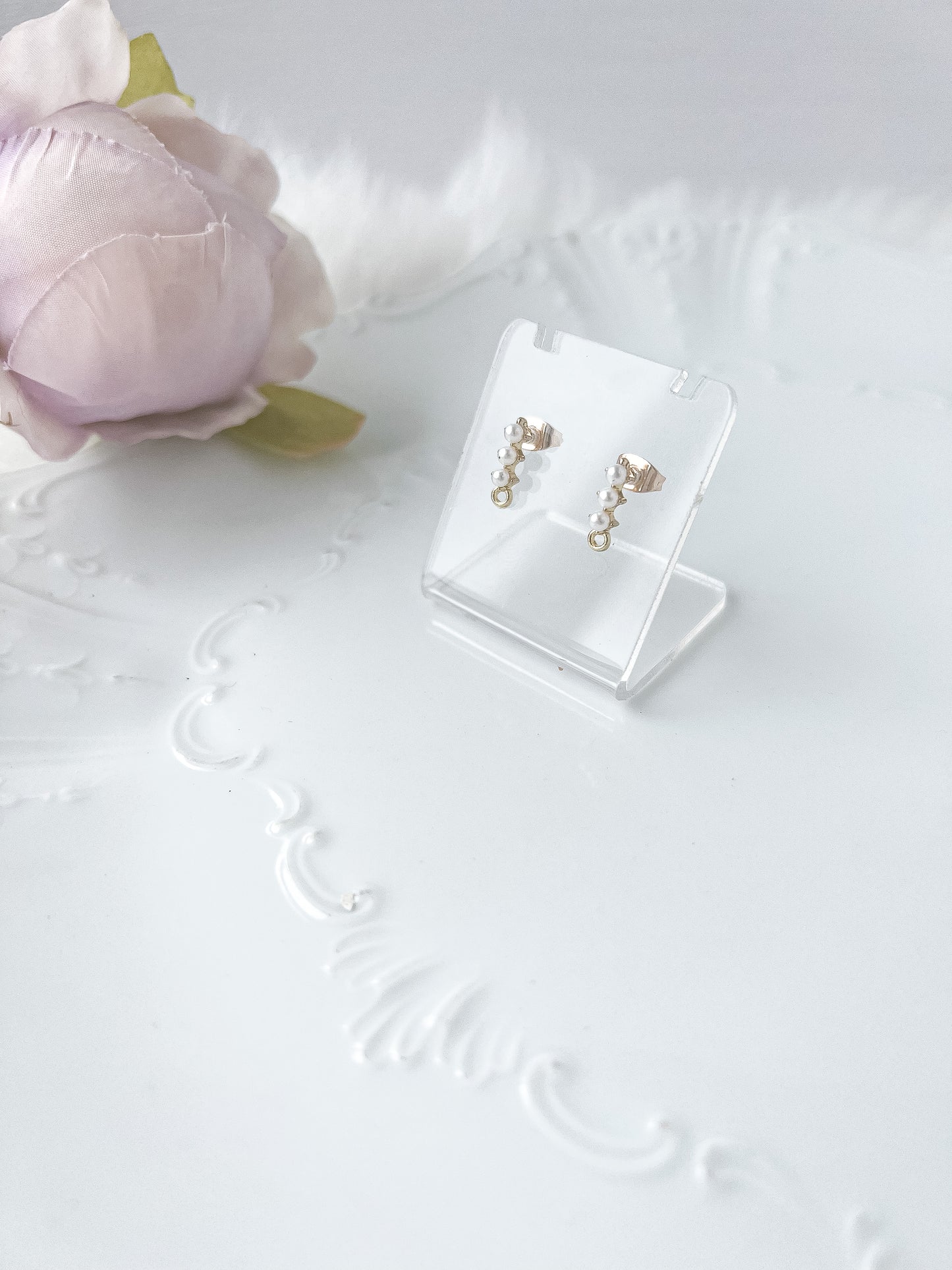 3 Pearl Drop Stud Finding (10 PIECES) - February Launch
