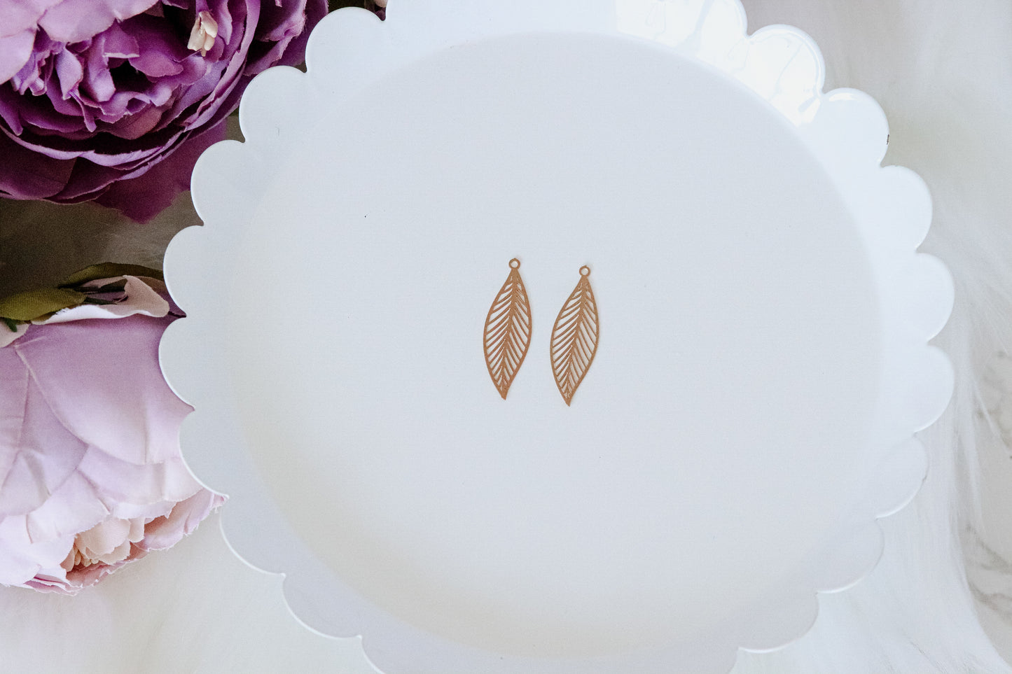 Slim Leaf Charm - 10 PIECES