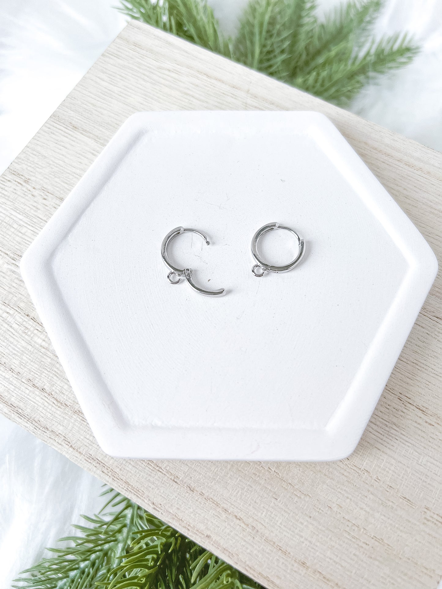 Click Hoop Stud Finding - 10 PIECES
