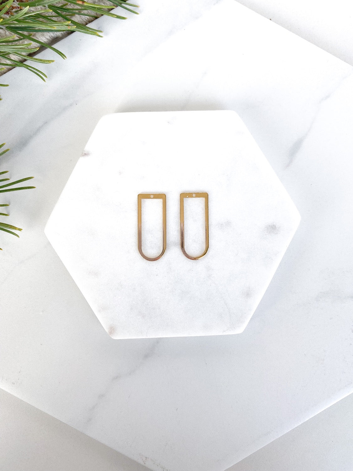 D Shape Charm - 10 pieces