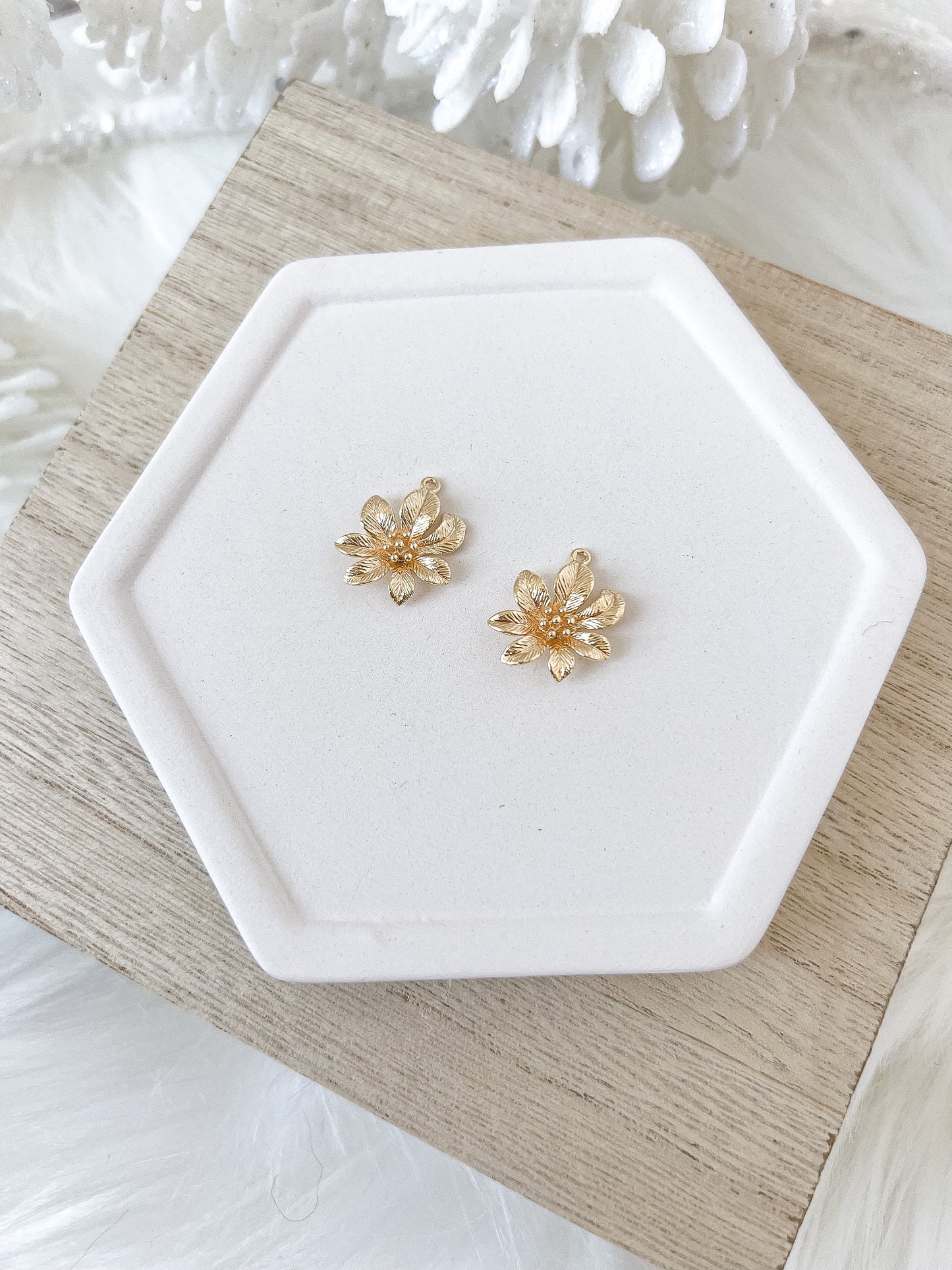 Gold Poinsettia Charm - 10 Pieces