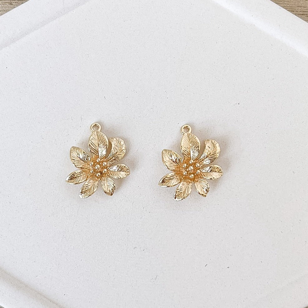 Gold Poinsettia Charm - 10 Pieces