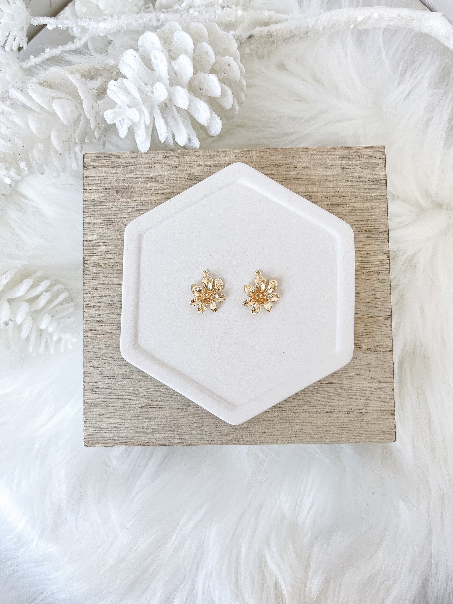 Gold Poinsettia Charm - 10 Pieces