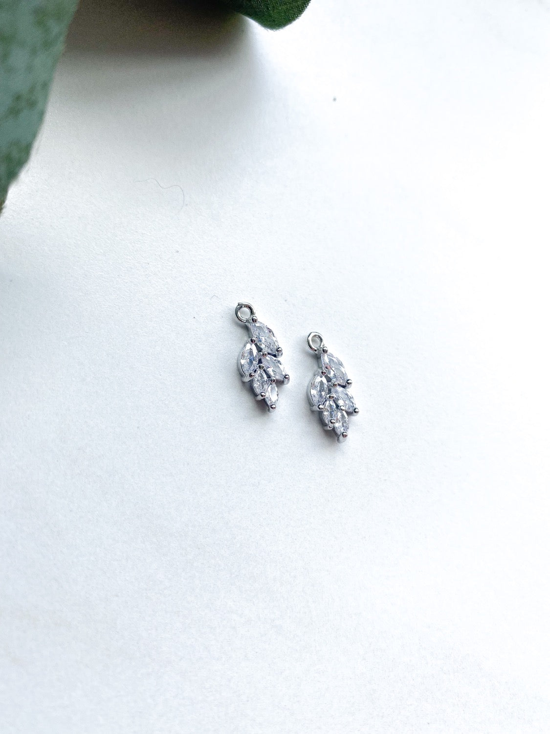 Silver Leaf Gem Charm - 10 Pieces