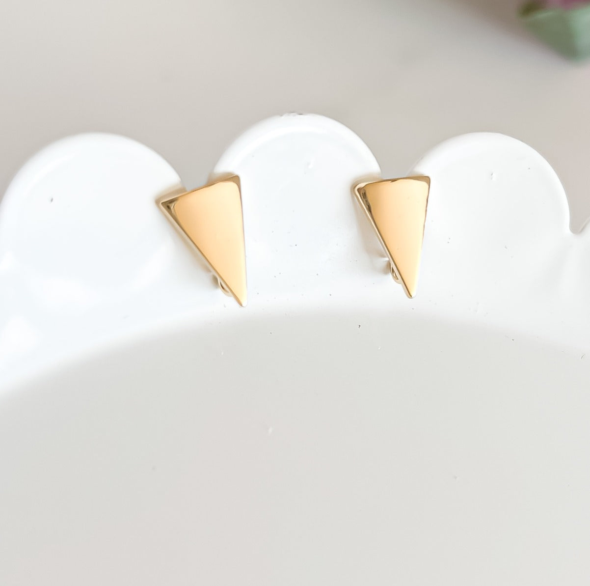 18K Triangle Stud Finding - 10 PIECES