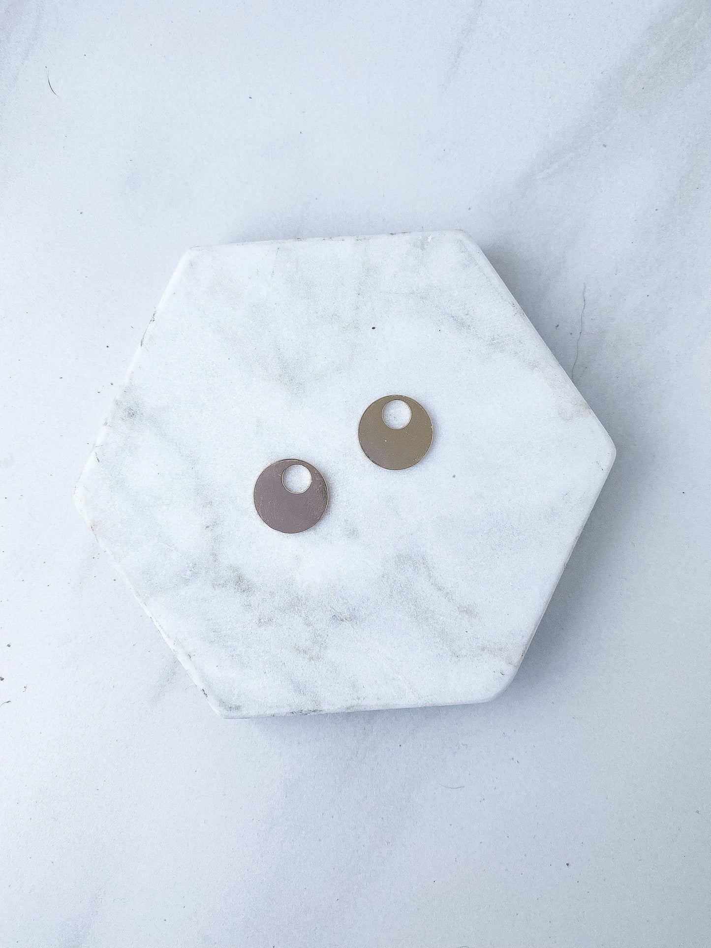 Retro Circle Charm - 10 PIECES