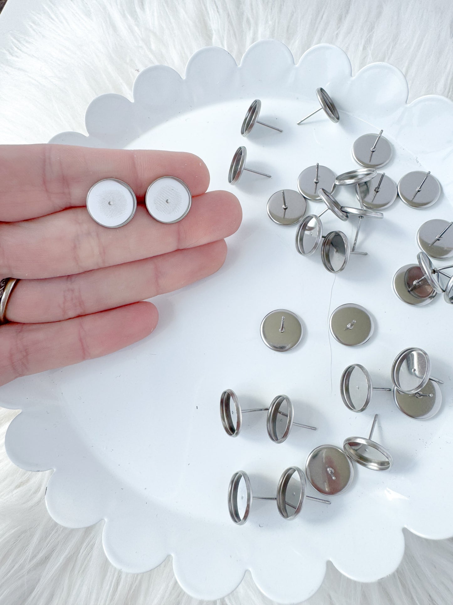 Bezel Stud Finding - 10 Pieces - April 2025
