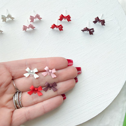 Bow Enamel Stud Finding- 10 PIECES - December 2025 Launch