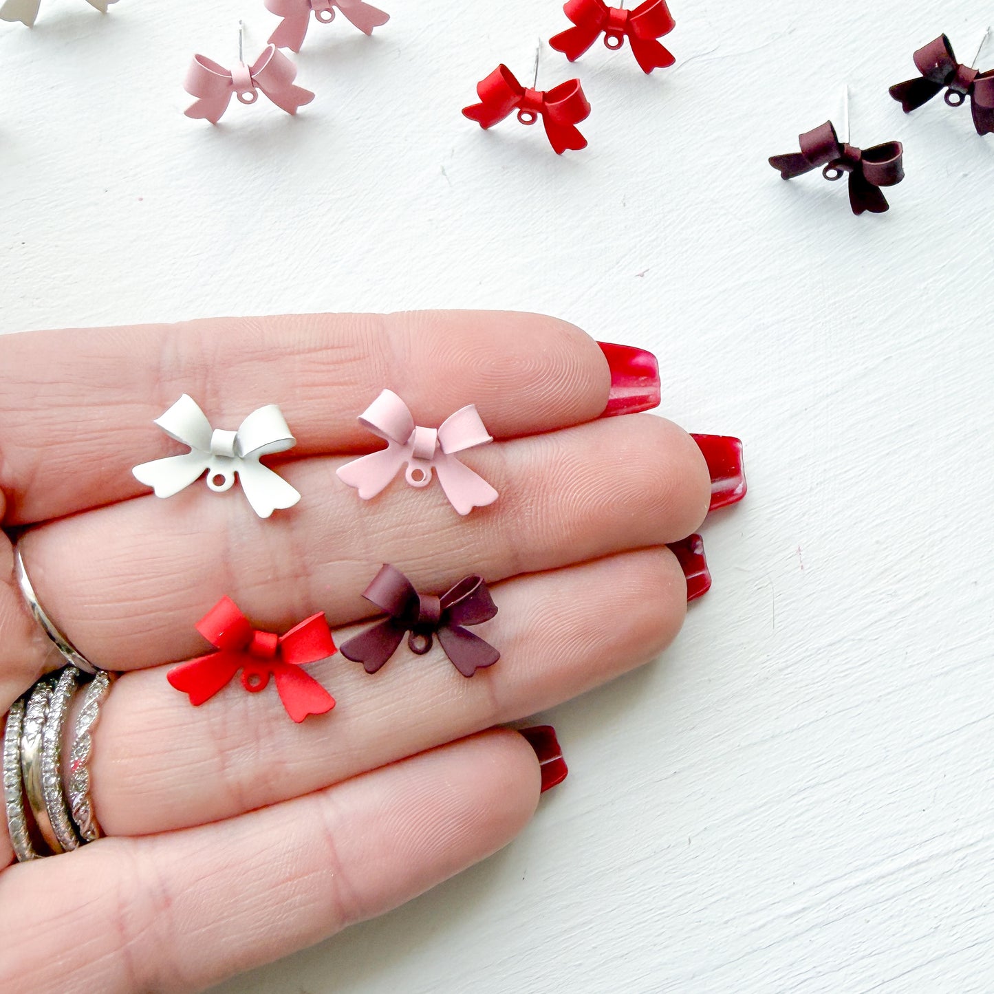 Bow Enamel Stud Finding- 10 PIECES - December 2025 Launch