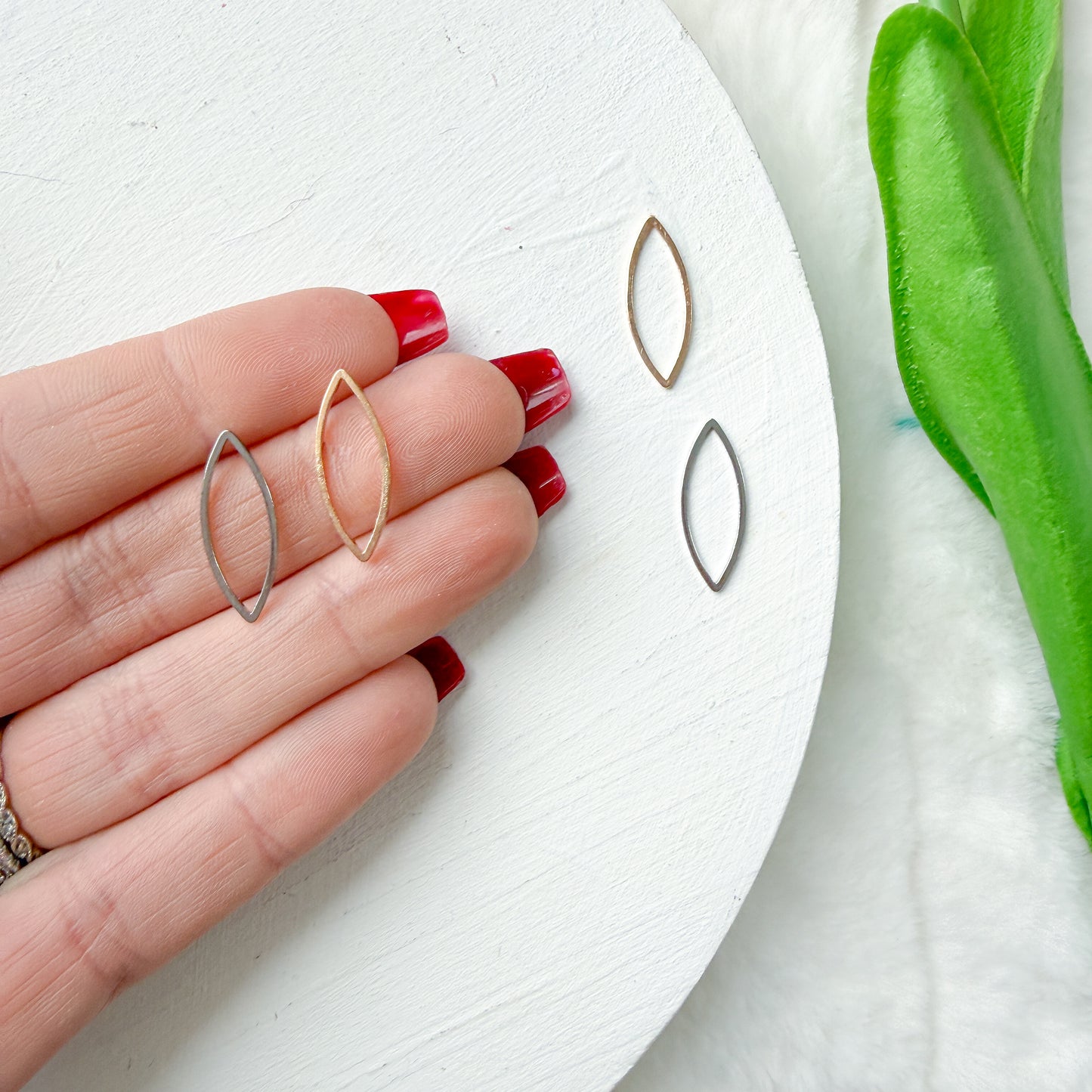 Small Almond Connector Bezel - 10 PIECES - December 2025 Launch