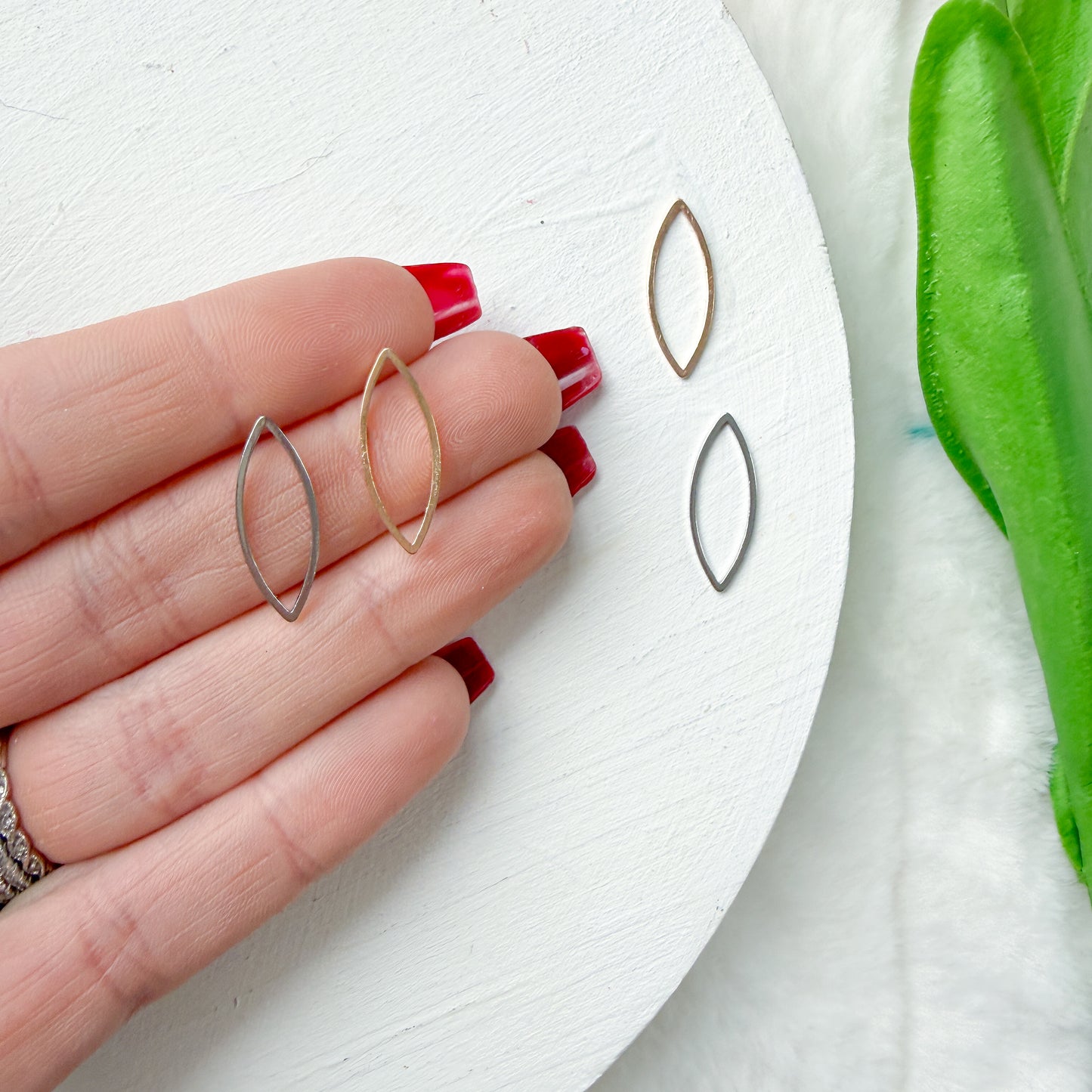 Small Almond Connector Bezel - 10 PIECES - December 2025 Launch