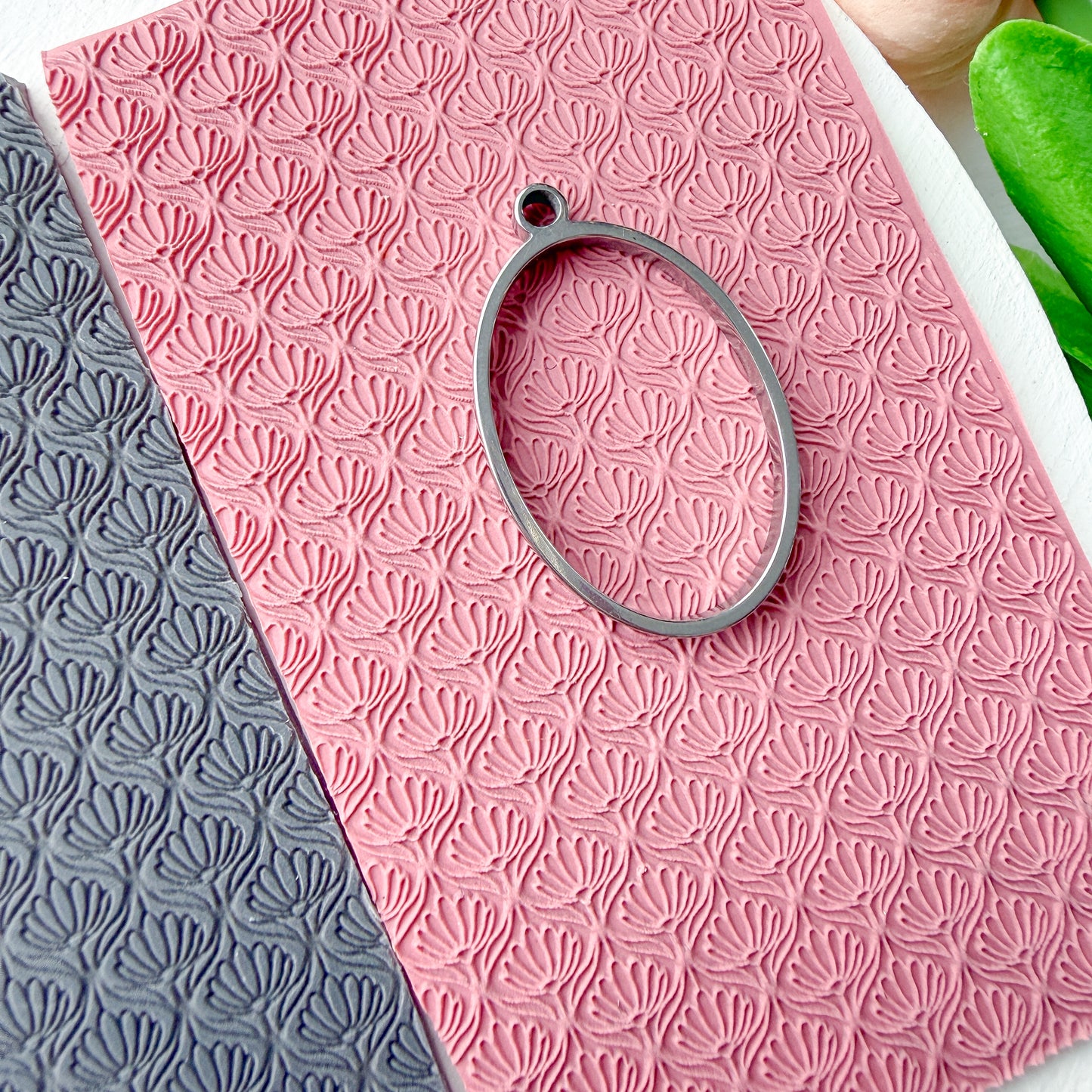 Pretty Fanned Petals Texture Mat - December 2025 Launch