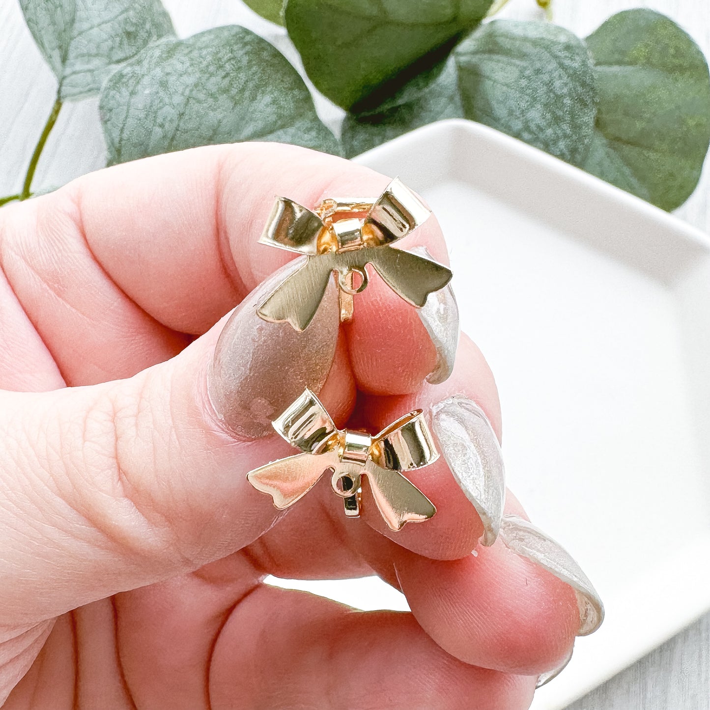 Clip On Ribbon Bow Stud Finding - (10 Pieces)