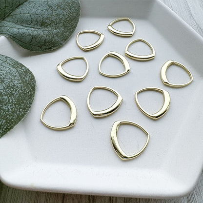Round Thick Triangle - 10 PIECES