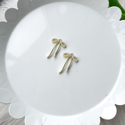 Bow Pearl Charm - 10 Pieces - December 2024