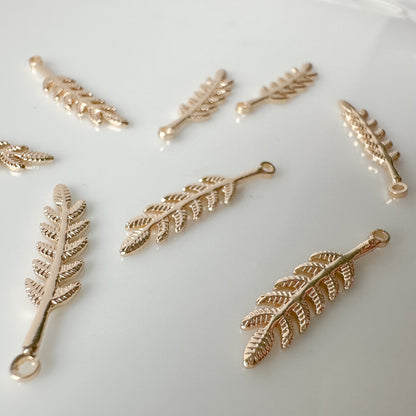 Leaf and Vine Charm - 10 PIECES  - December 2023
