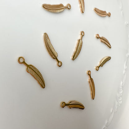 Feather Charm - 10 PIECES - December 2023