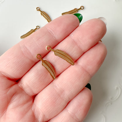 Feather Charm - 10 PIECES - December 2023