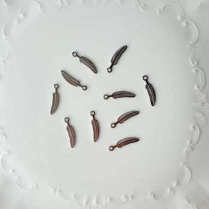 Feather Charm - 10 PIECES - December 2023