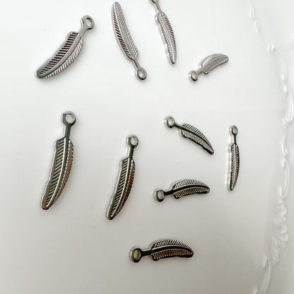 Feather Charm - 10 PIECES - December 2023