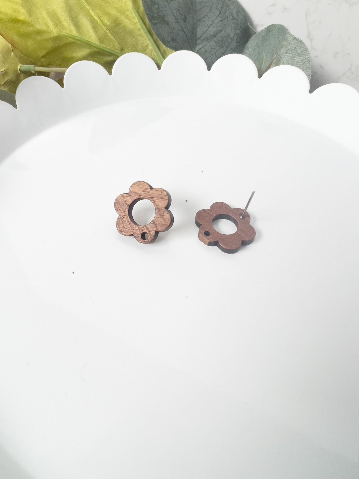 Flower Style #2 Wooden Stud Finding - 10 PIECES