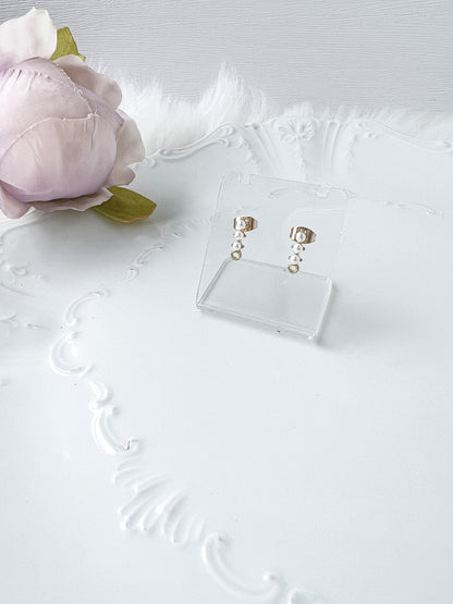 3 Pearl Drop Stud Finding (10 PIECES) - February Launch