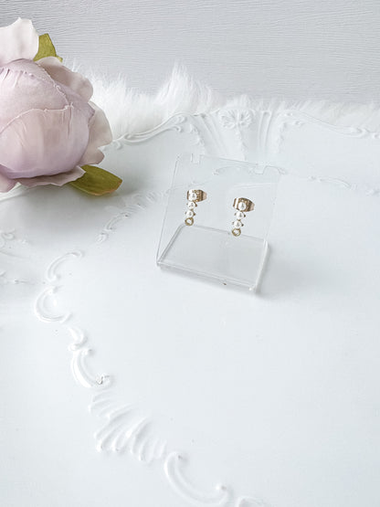 3 Pearl Drop Stud Finding (10 PIECES) - February Launch
