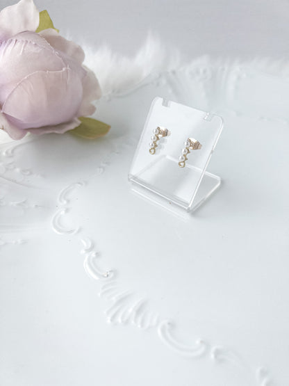 3 Pearl Drop Stud Finding (10 PIECES) - February Launch