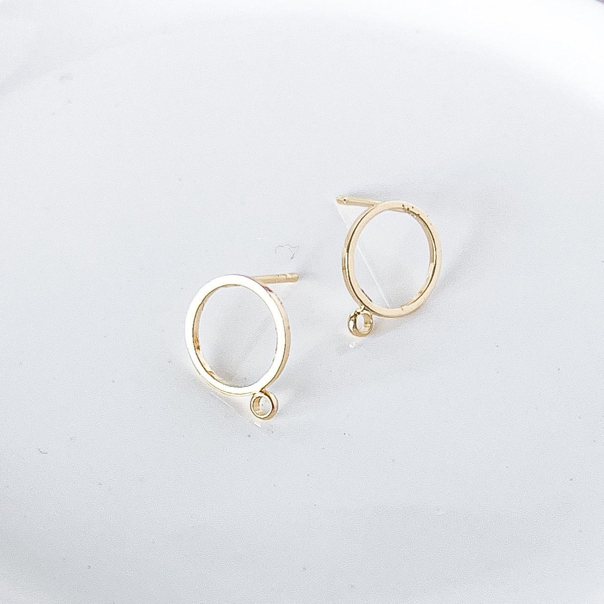 18k Circle Frame Stud Finding - 10 PIECES - March Launch