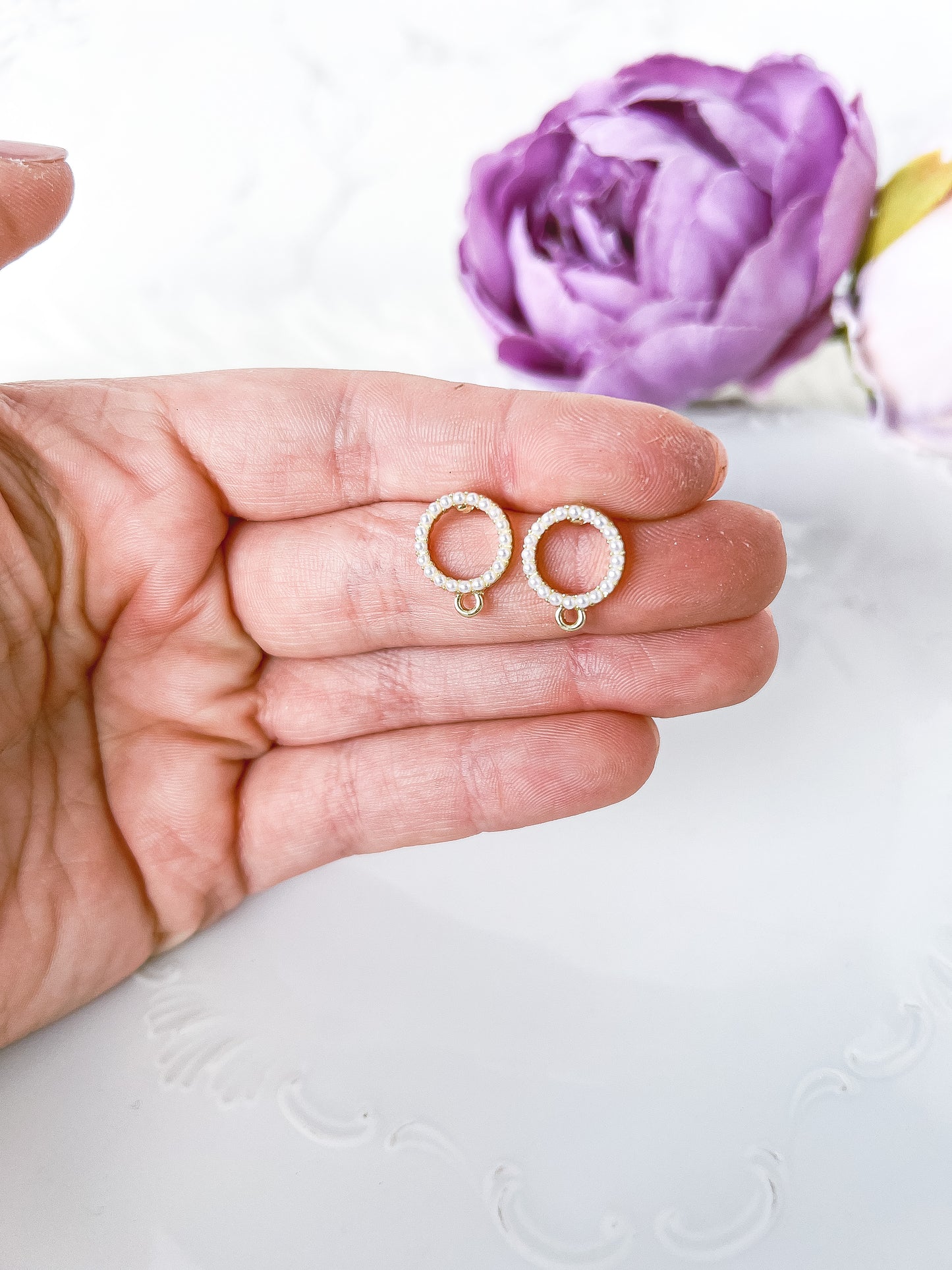 Pearl Circle Frame Stud Finding - 10 PIECES - March Launch