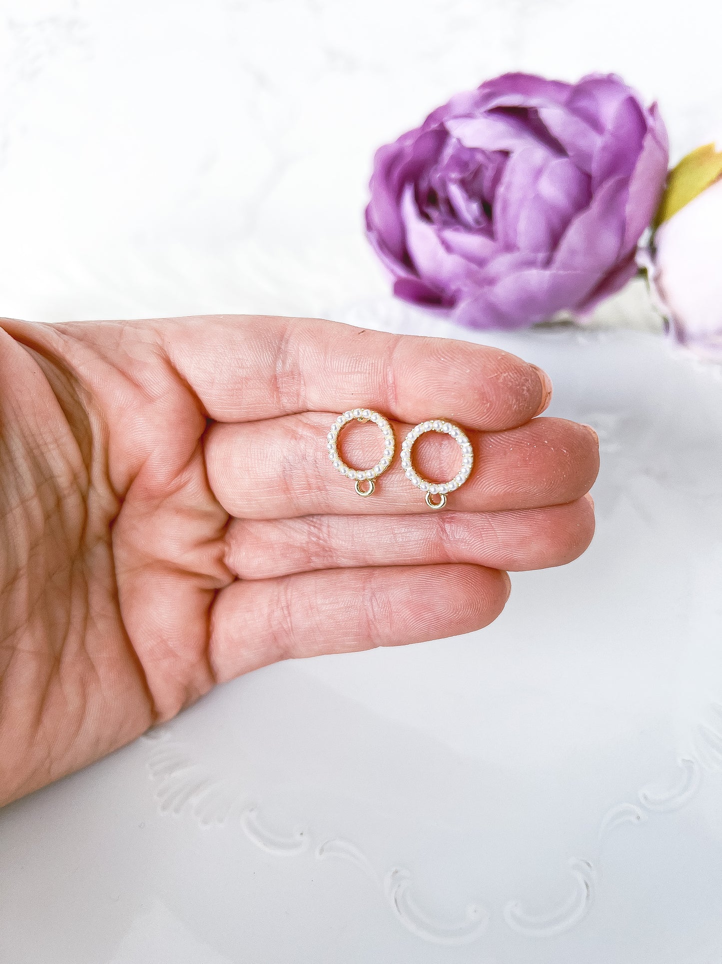 Pearl Circle Frame Stud Finding - 10 PIECES - March Launch