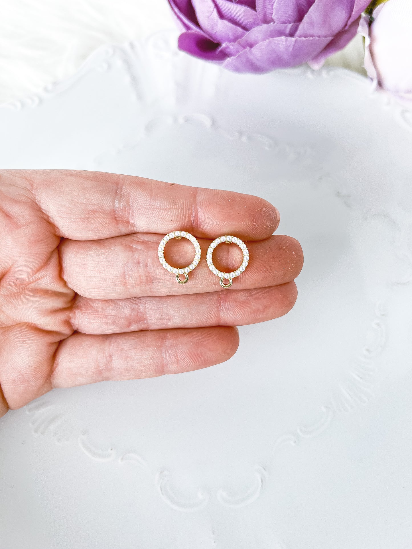 Pearl Circle Frame Stud Finding - 10 PIECES - March Launch