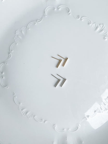 18k HQ Straight Bar Stud Finding - 10 PIECES - March Launch