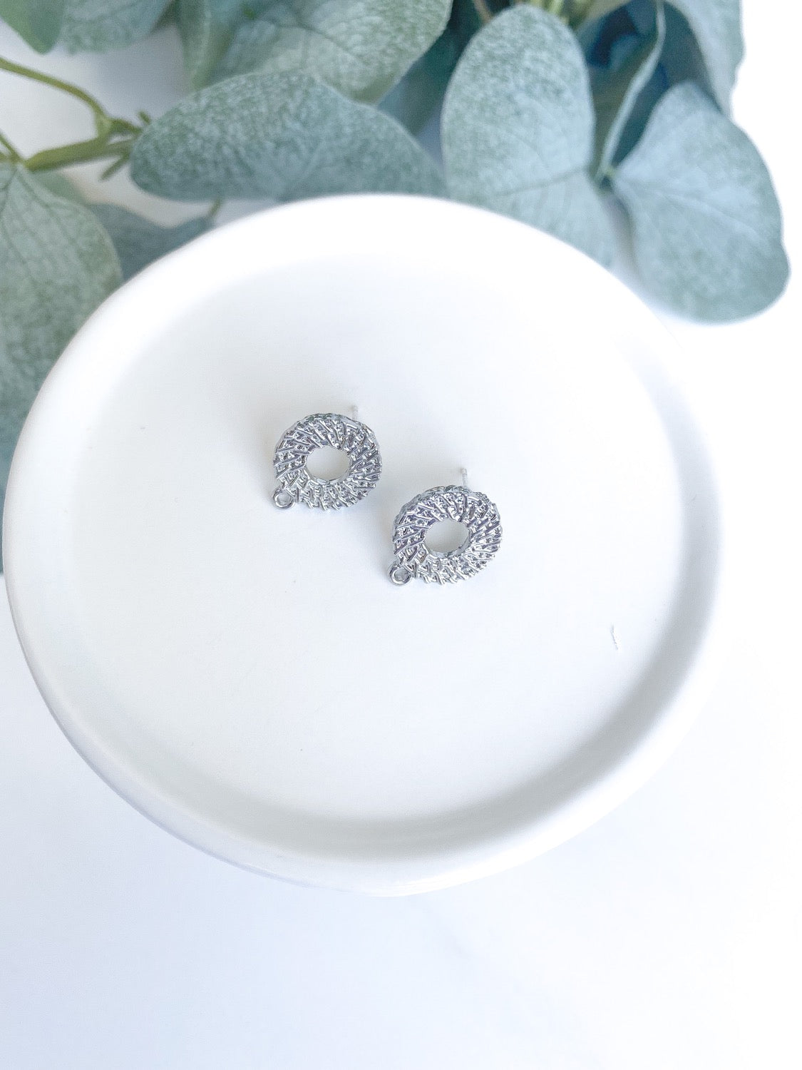 Texture Circle Stud Finding - 10 Pieces