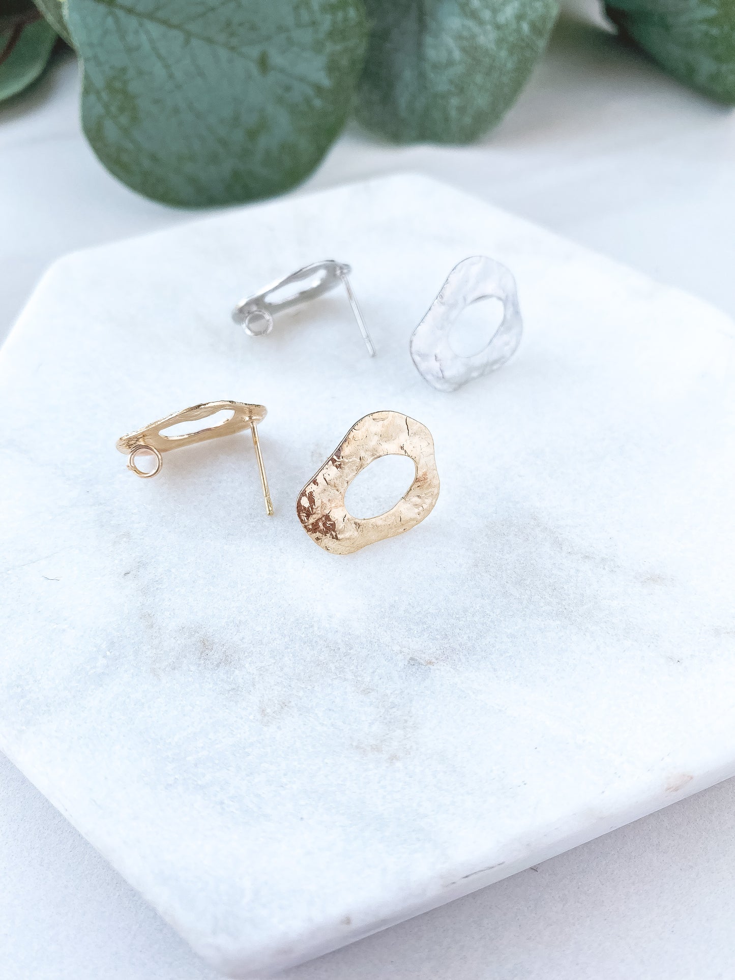 Hammered Open Oval Stud Finding - 10 PIECES