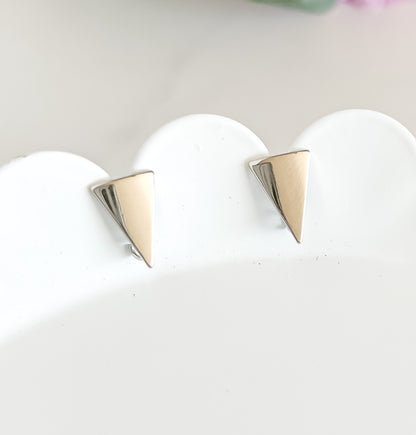 18K Triangle Stud Finding - 10 PIECES
