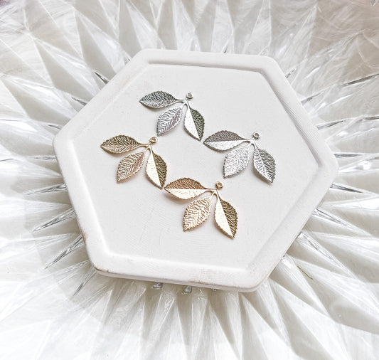 3 Leaf Charm - 10 PIECES